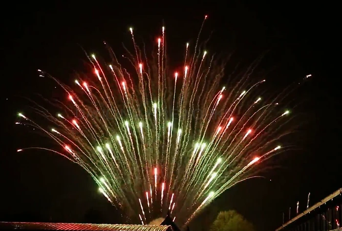 Pyro Technics Zobrazit dort ohňostroj 300 výstřelů